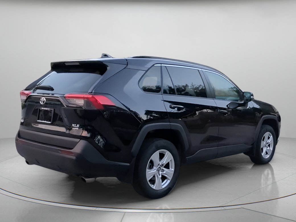 Used 2021 Toyota RAV4 XLE AWD/4WD image 28