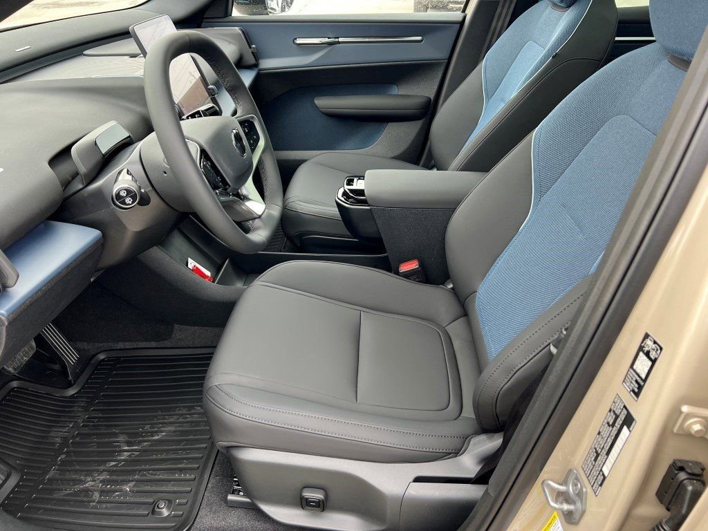 New 2026 Volvo EX30 Plus w/ Protection Package Premier image 17