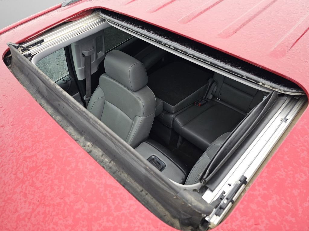 Used 2015 Chevrolet Suburban LT image 8