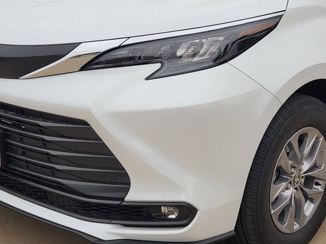 New 2026 Toyota Sienna XLE FWD image 6