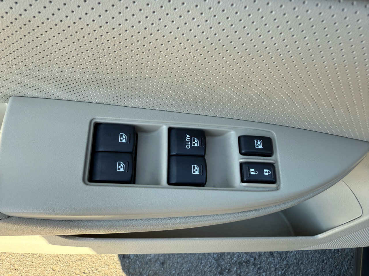 Used 2014 Subaru Outback 2.5i Limited w/ Moonroof Package image 12