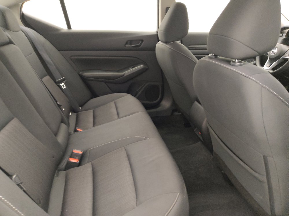 Used 2025 Nissan Altima 2.5 SV FWD image 19