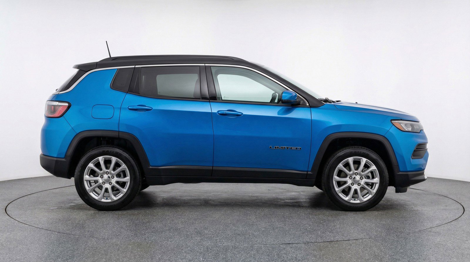 Used 2025 Jeep Compass Limited image 11
