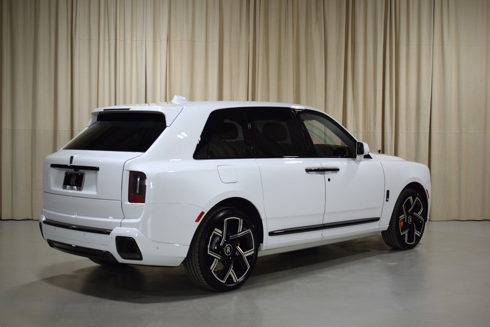 New 2026 Rolls-Royce Cullinan Black Badge image 2