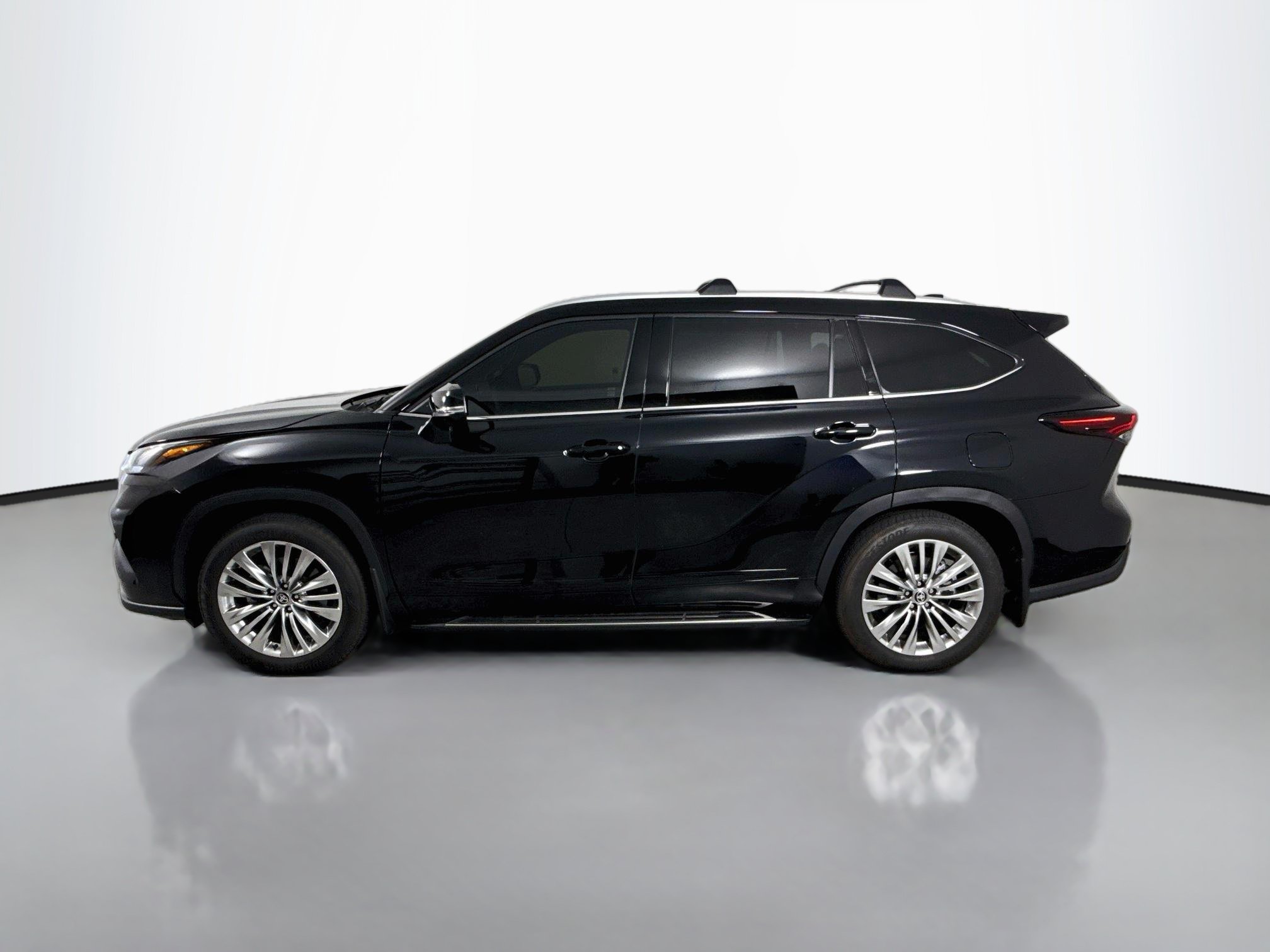 Used 2026 Toyota Highlander Platinum AWD/4WD image 4