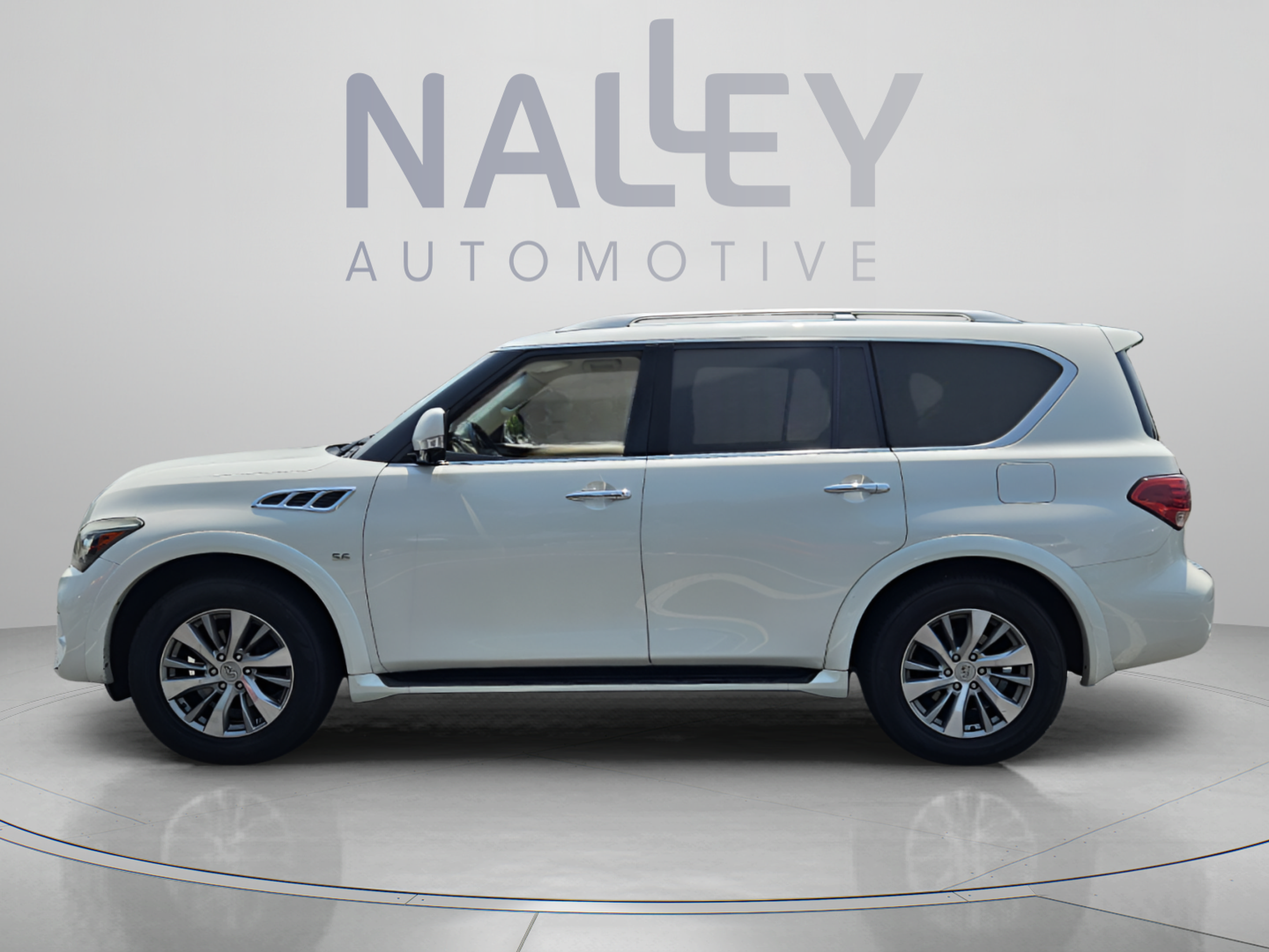 Used 2017 INFINITI QX80 2WD w/ Driver Assistance Package image 2