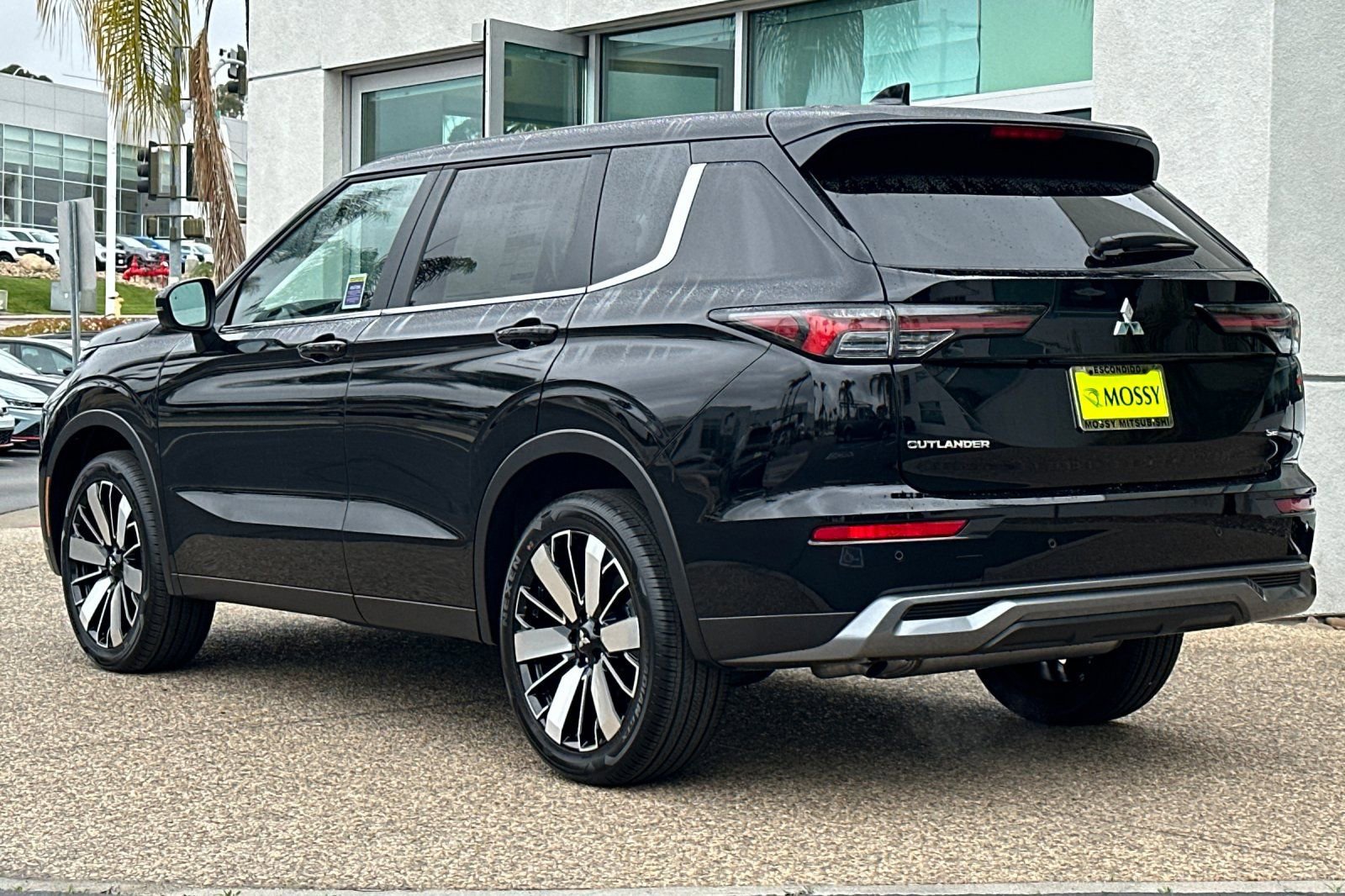 New 2025 Mitsubishi Outlander SE image 6