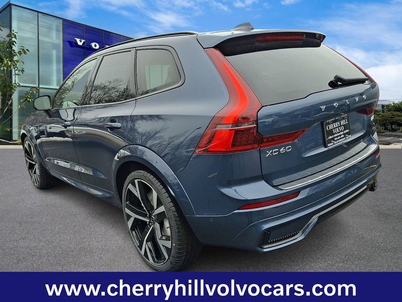 New 2026 Volvo XC60 T8 Ultra w/ Protection Package Premier image 3