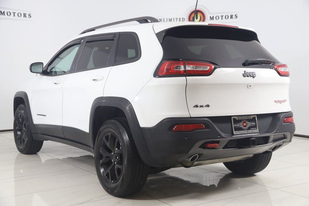 Used 2017 Jeep Cherokee Trailhawk AWD/4WD image 4
