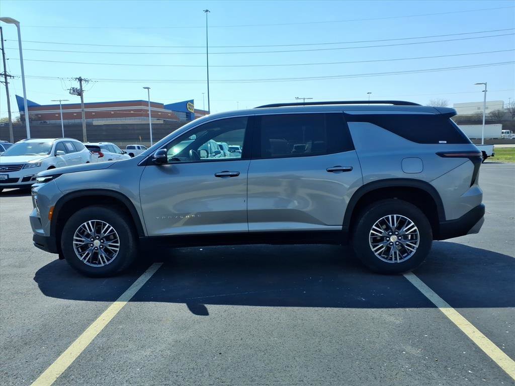 Used 2024 Chevrolet Traverse LT image 4