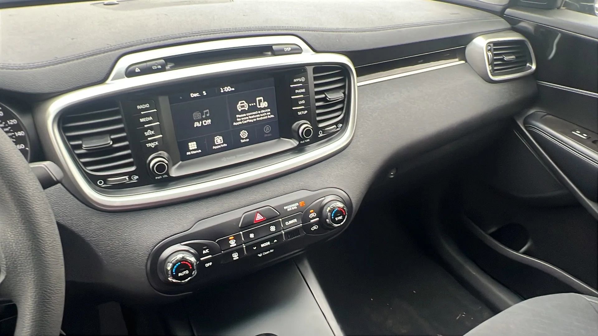 Used 2018 Kia Sorento LX image 18