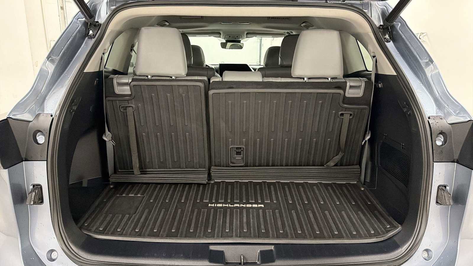 Used 2023 Toyota Highlander XLE AWD/4WD image 29