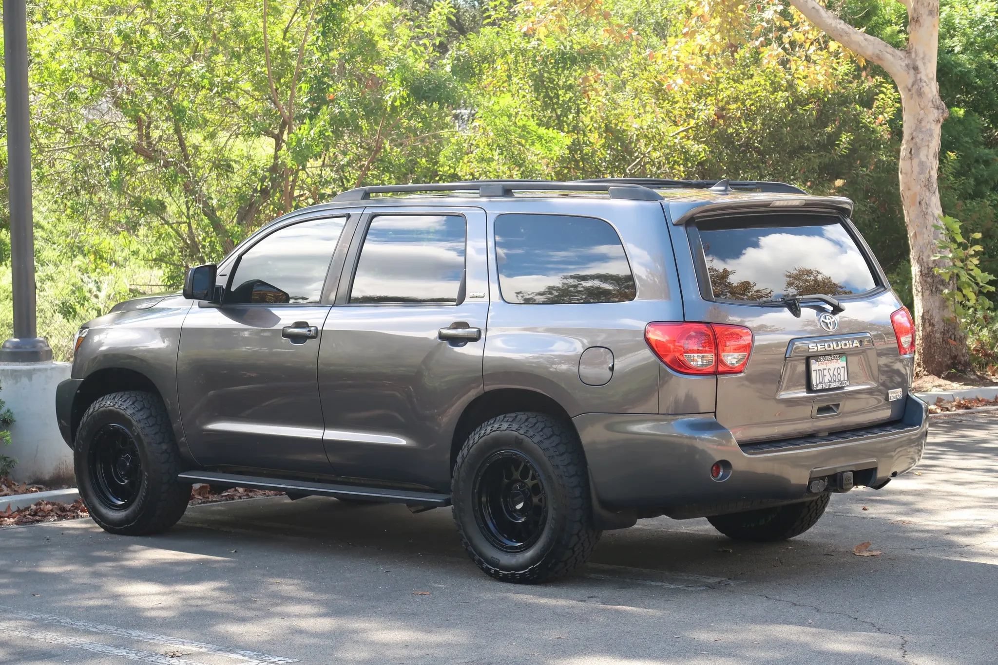 Used 2014 Toyota Sequoia SR5 AWD/4WD image 8