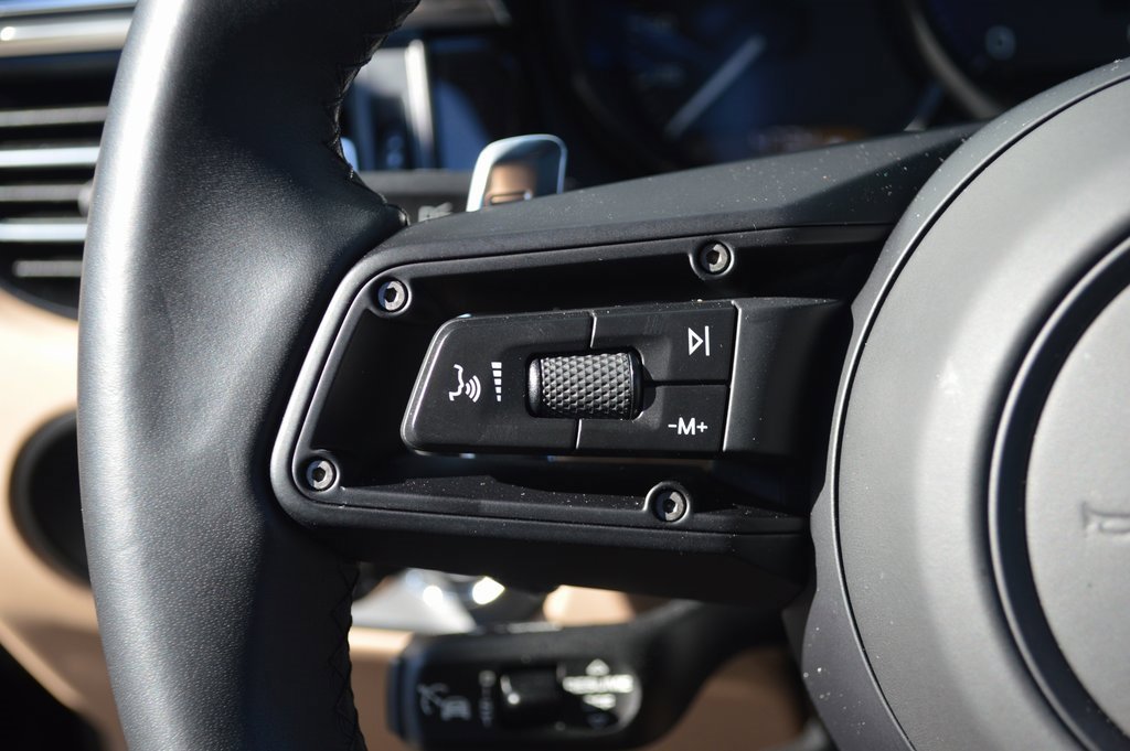 Used 2025 Porsche Macan image 21