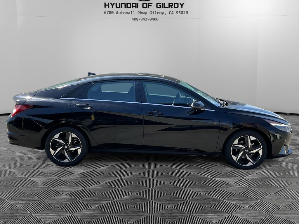Used 2022 Hyundai Elantra SEL w/ Convenience + Premium Package image 4