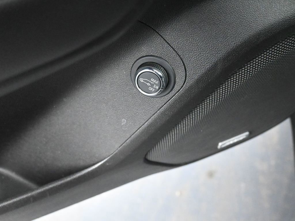 Used 2023 GMC Acadia SLT image 28