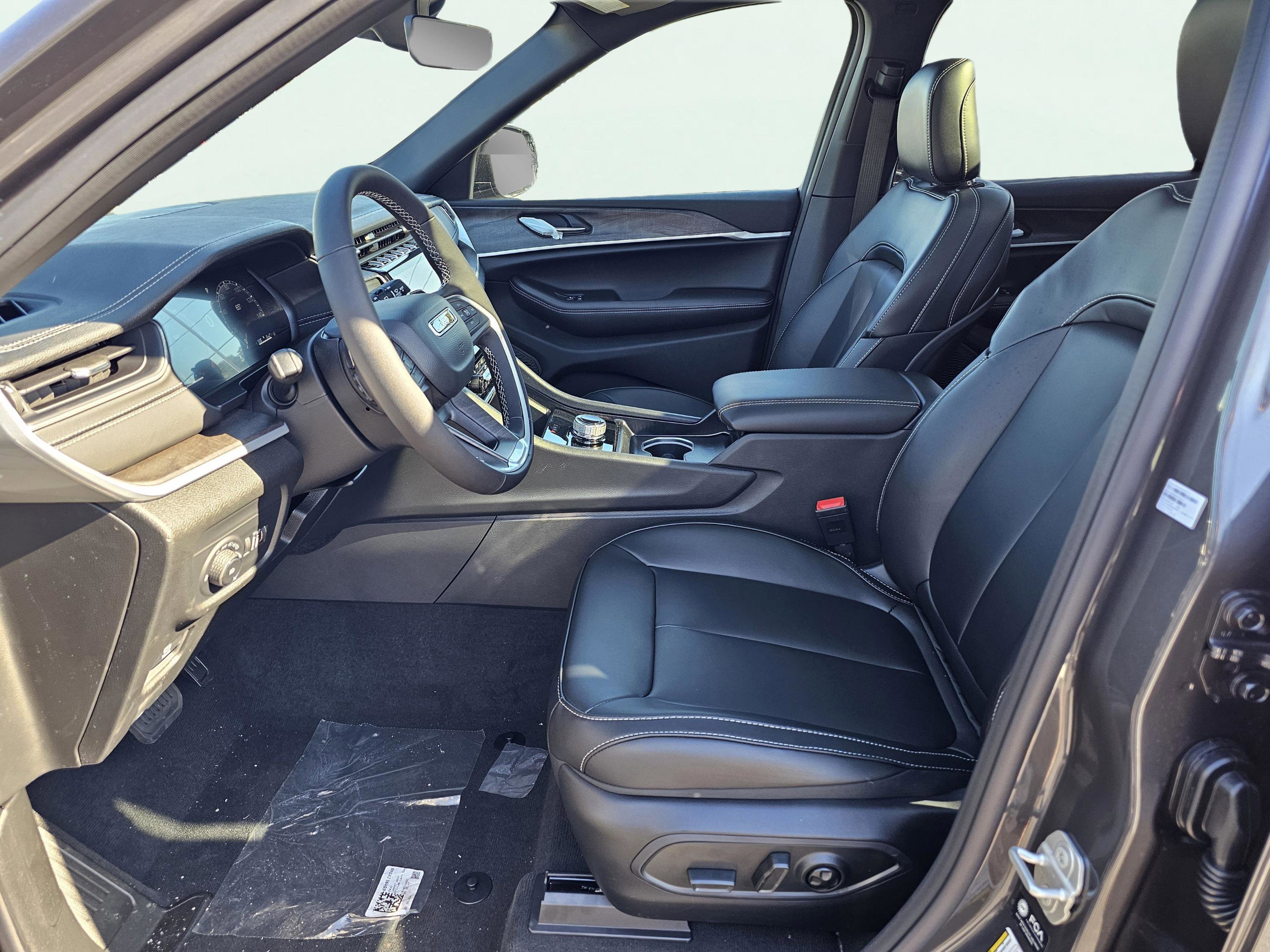 New 2025 Jeep Grand Cherokee L Limited image 17