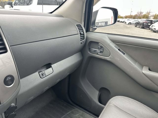 Used 2013 Nissan Frontier SL w/ Moonroof Pkg image 29