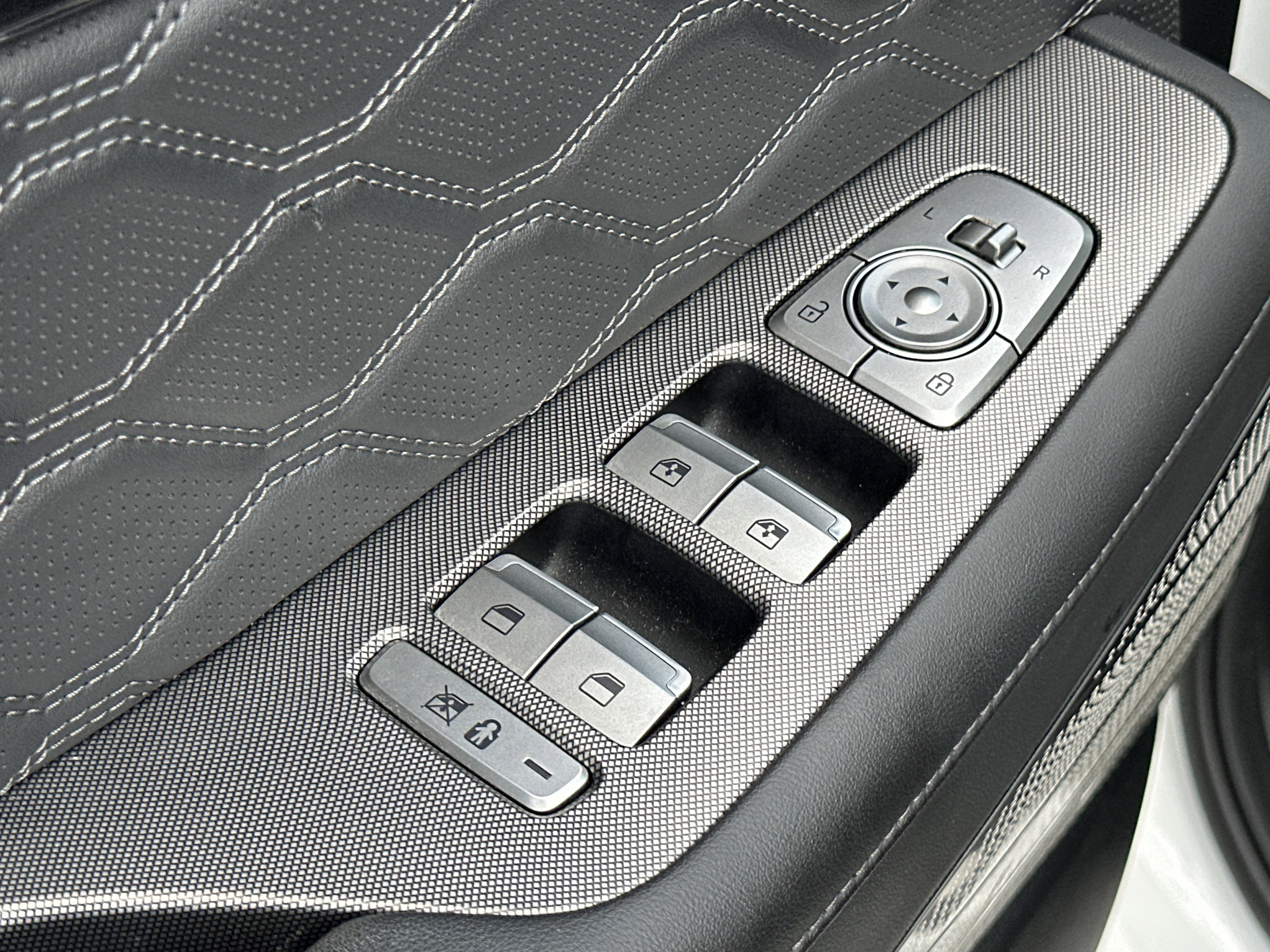 Used 2022 Hyundai Palisade Calligraphy image 22