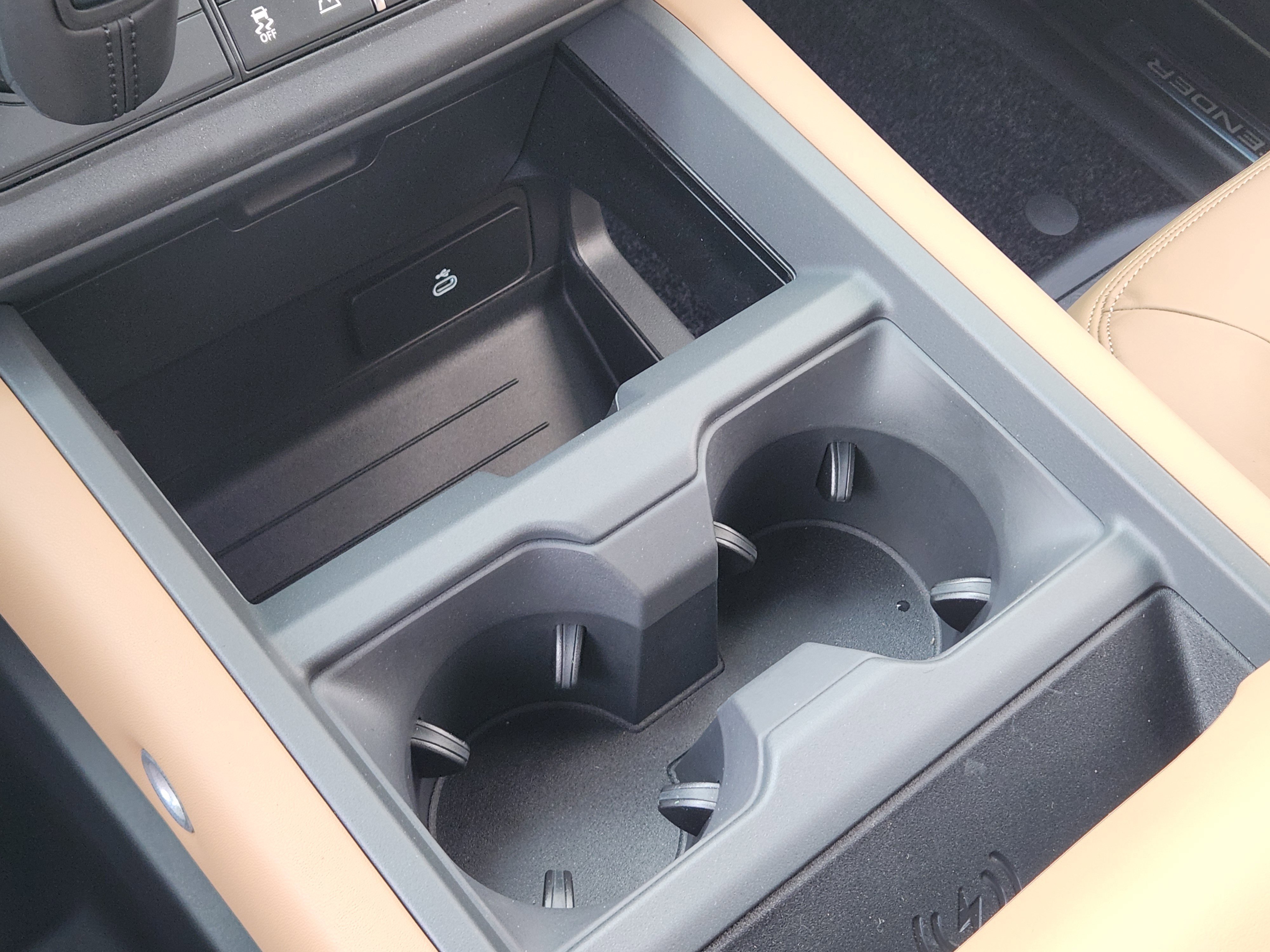 New 2026 Land Rover Defender 110 X-Dynamic SE image 22