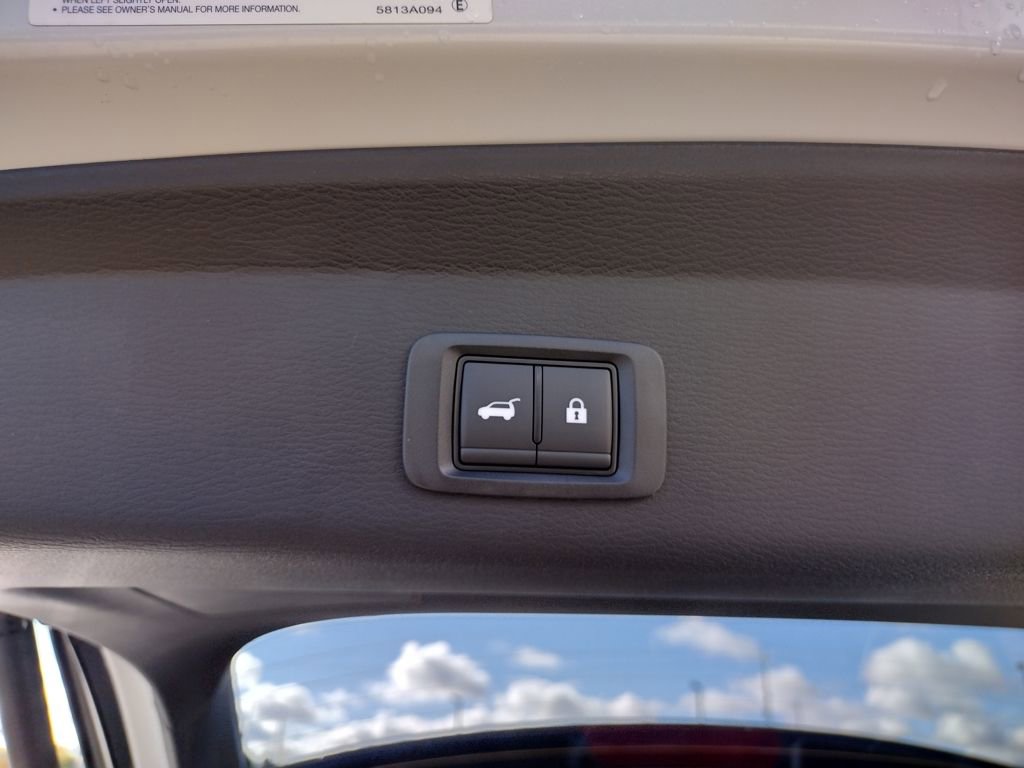 New 2025 Mitsubishi Outlander SE image 28