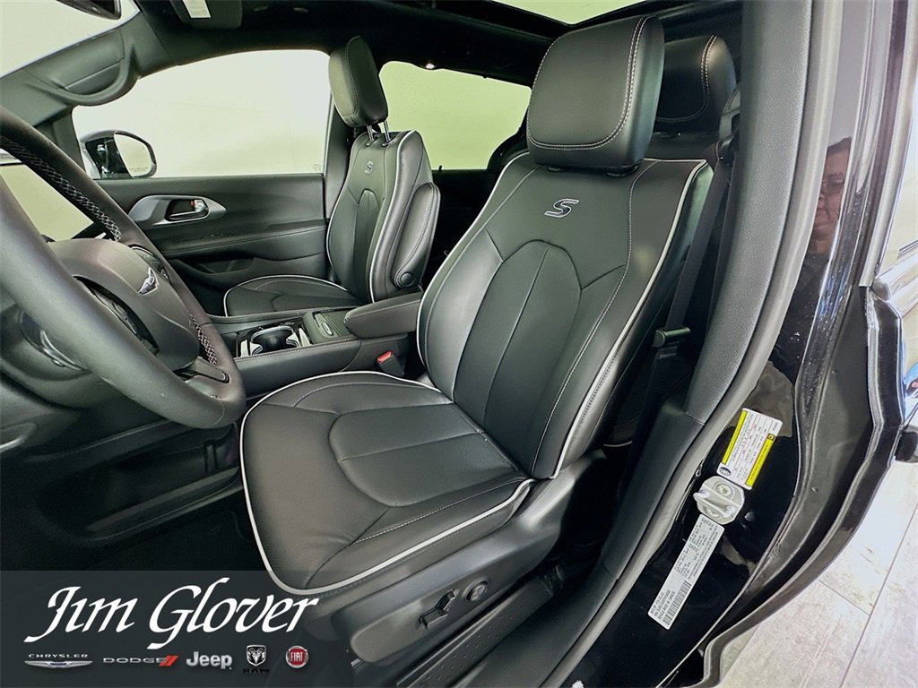 New 2026 Chrysler Pacifica Limited w/ S Appearance Package image 23