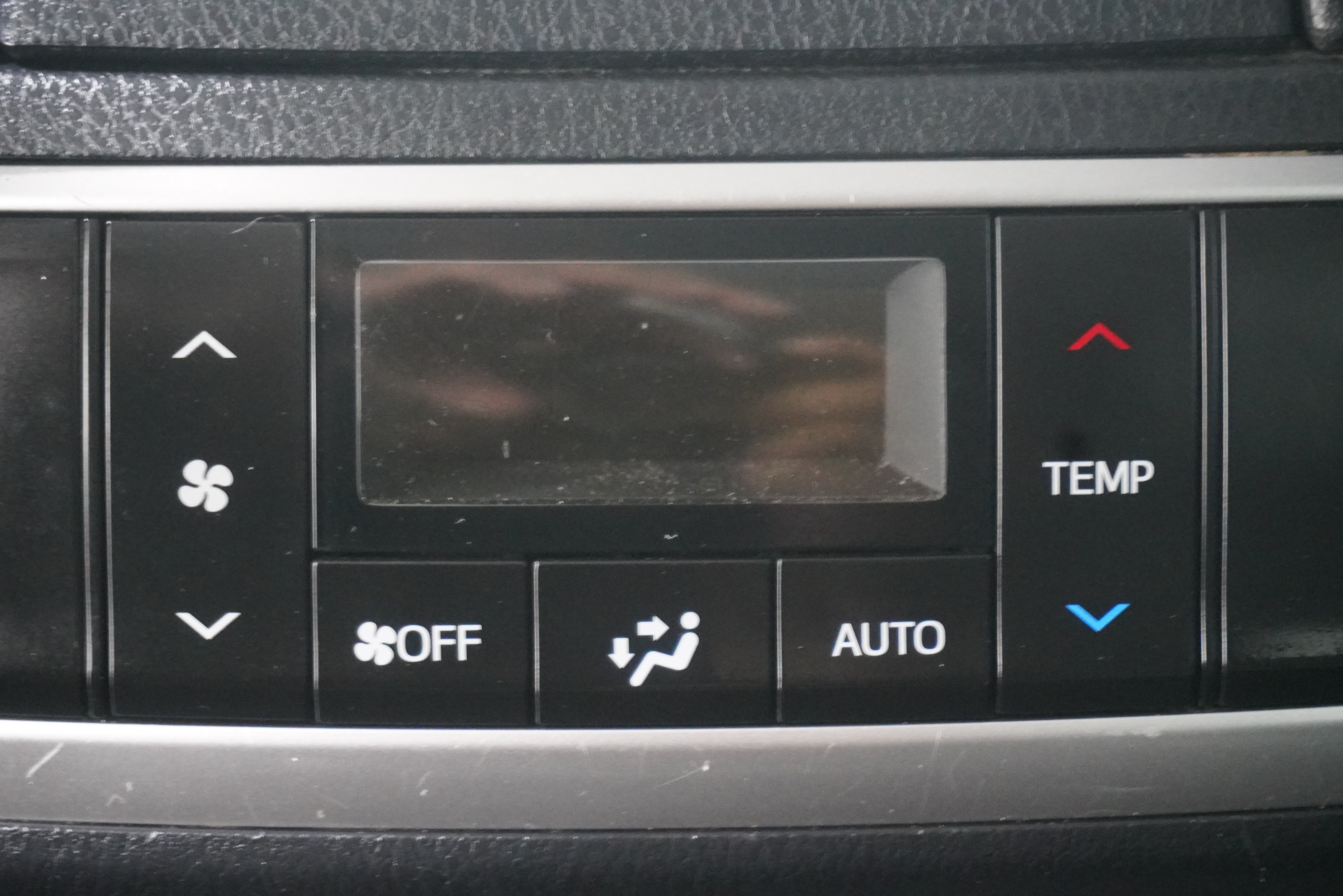 Used 2018 Toyota Highlander Plus FWD image 15