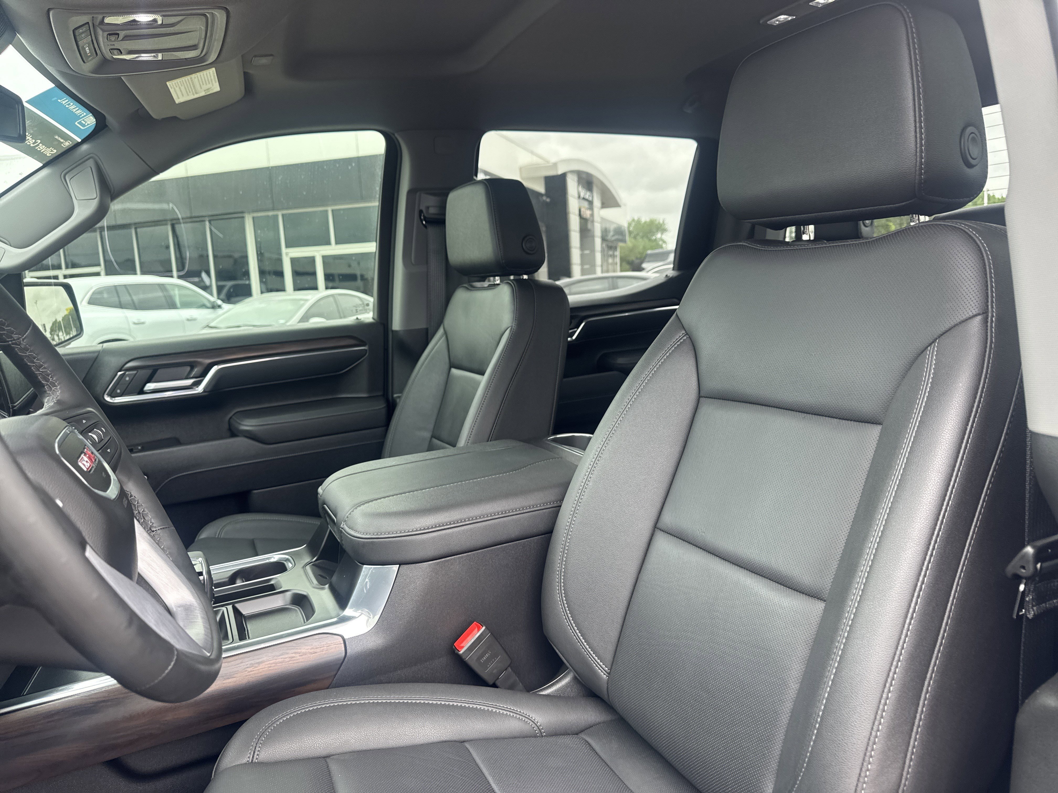 Used 2025 GMC Sierra 1500 SLT image 6