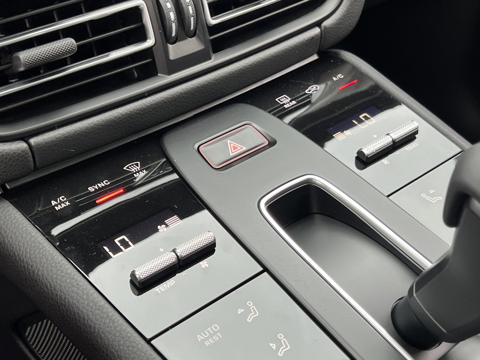New 2026 Porsche Macan image 29