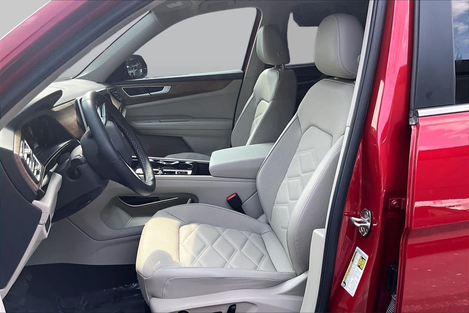 Used 2024 Volkswagen Atlas SE FWD image 9