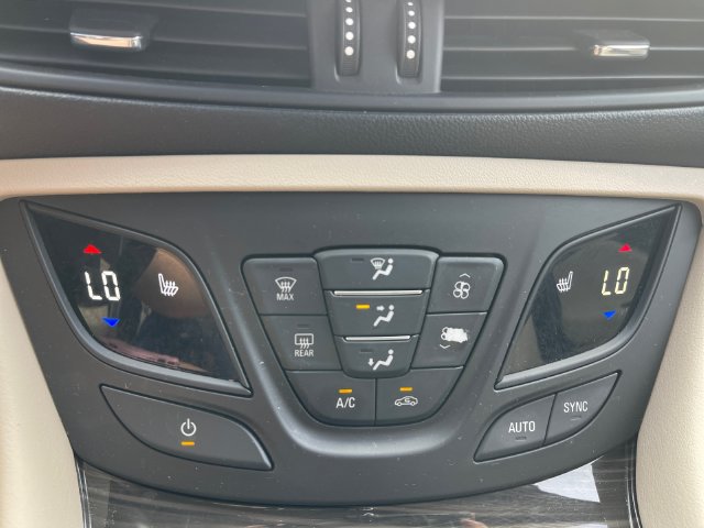 Used 2019 Buick Envision Premium AWD/4WD image 21