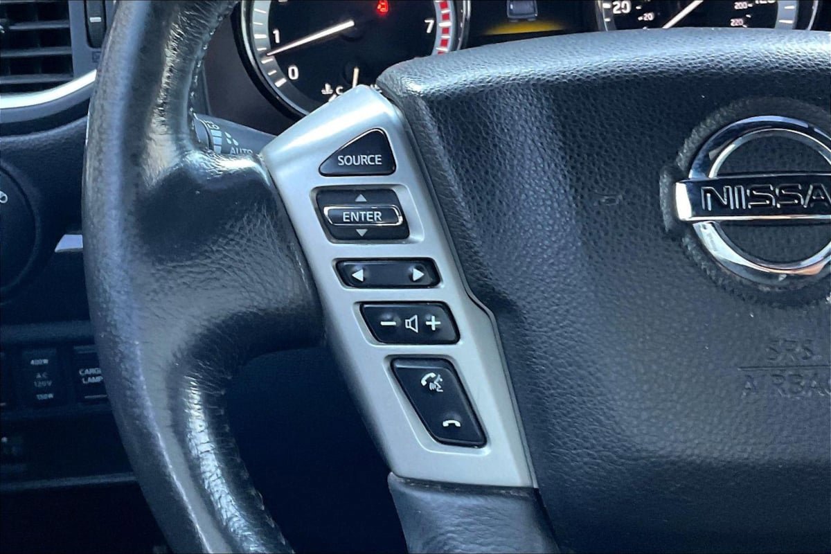 Used 2018 Nissan Titan SV w/ SV Convenience Package AWD/4WD image 19