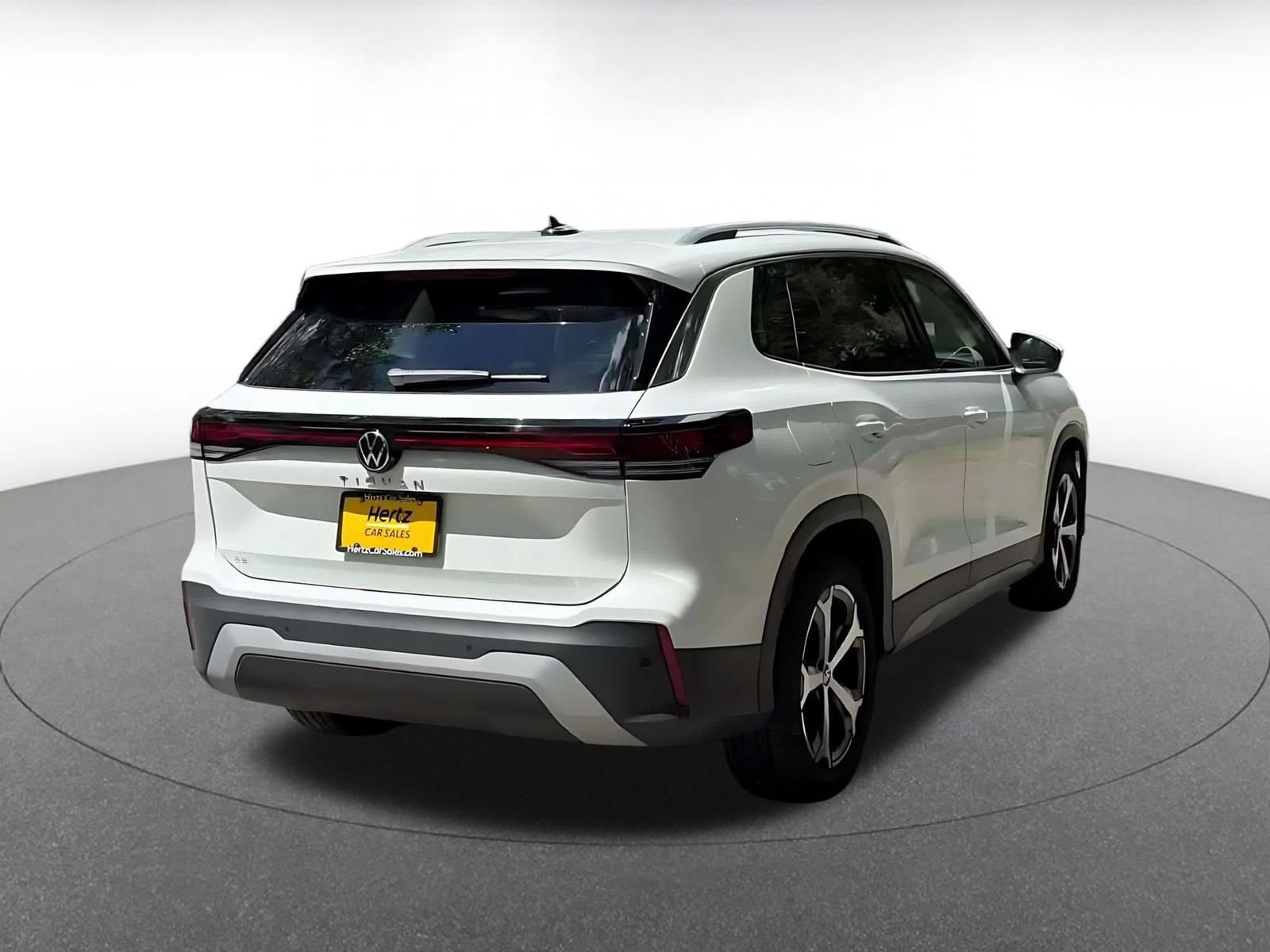 Used 2026 Volkswagen Tiguan SE FWD image 12