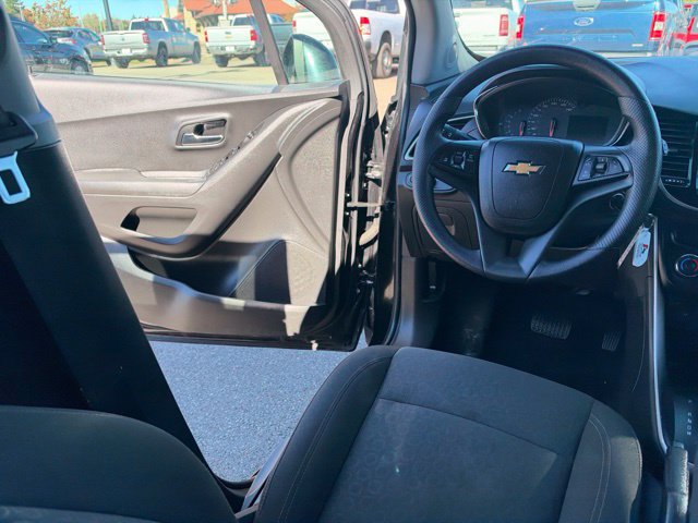 Used 2021 Chevrolet Trax LS w/ Tint and Cruise Package AWD/4WD image 15