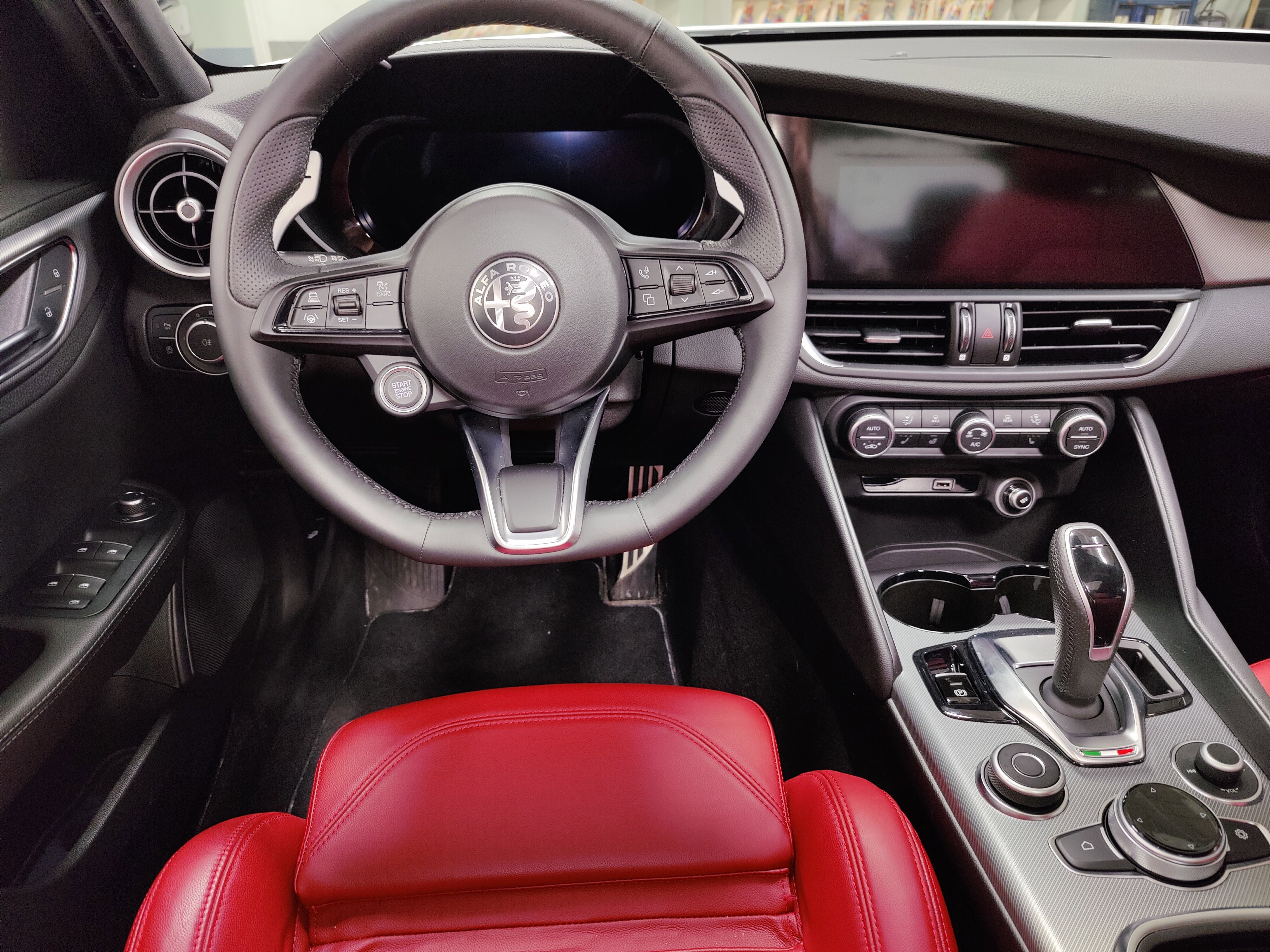 New 2025 Alfa Romeo Giulia AWD w/ Veloce Package AWD image 17