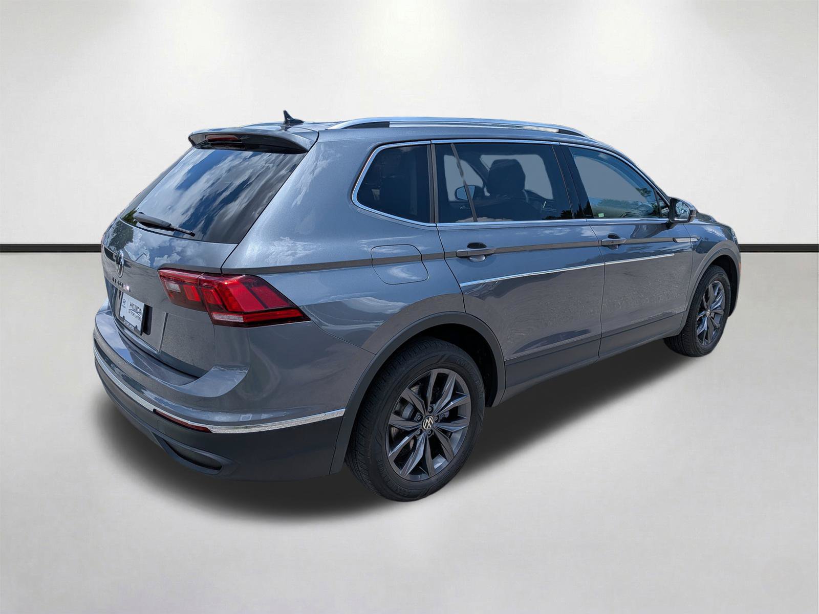 Used 2023 Volkswagen Tiguan SE FWD image 4