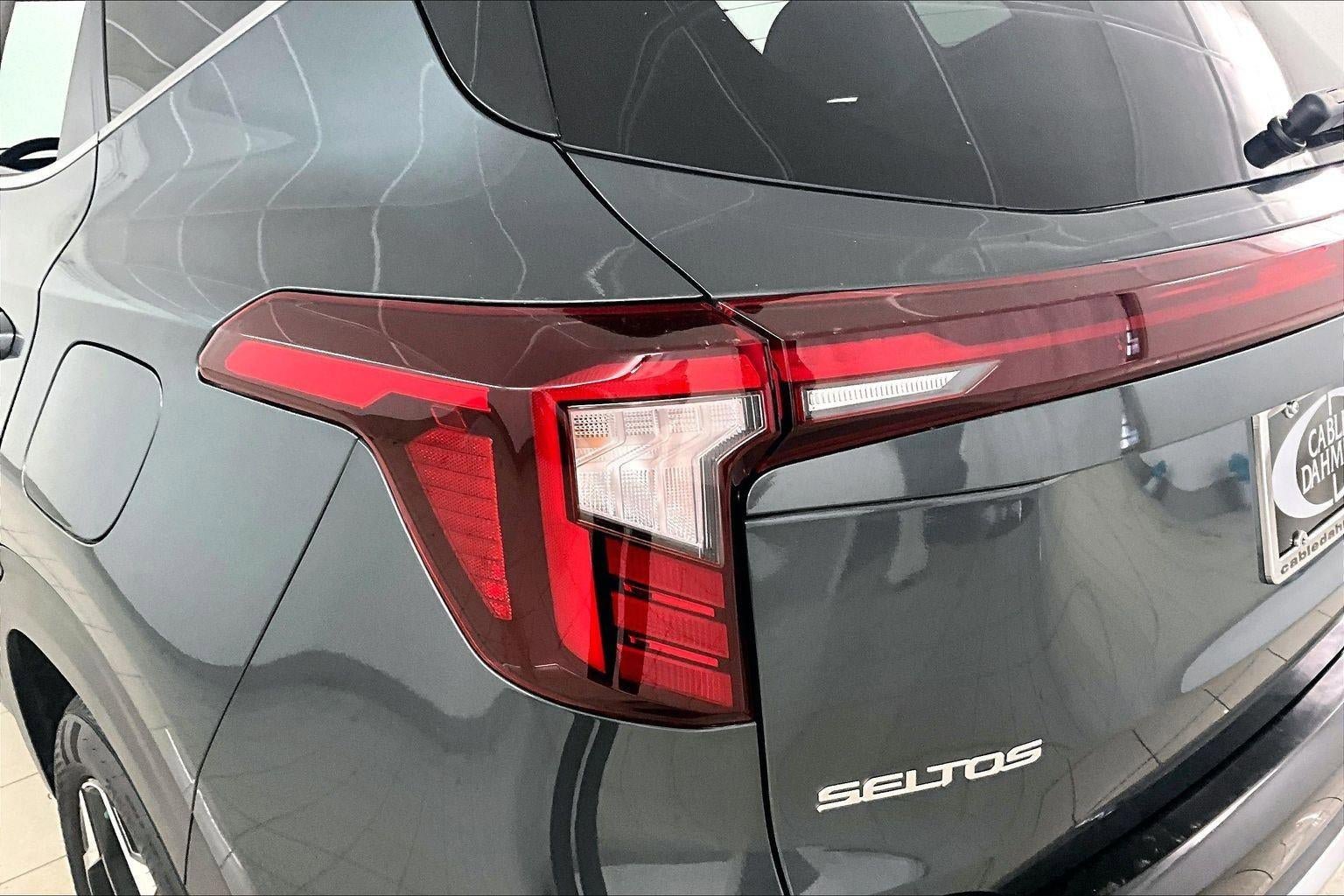 Used 2024 Kia Seltos EX FWD image 23