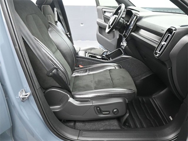 Used 2022 Volvo XC40 P8 Recharge Plus image 6