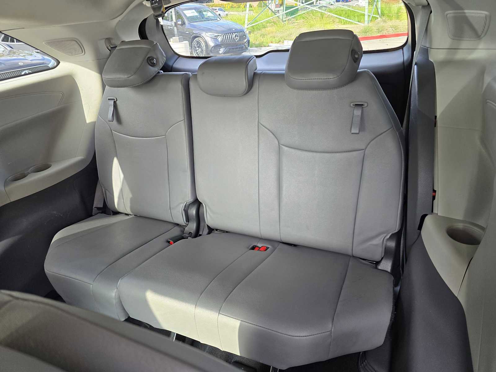 Used 2022 Toyota Sienna XLE image 19