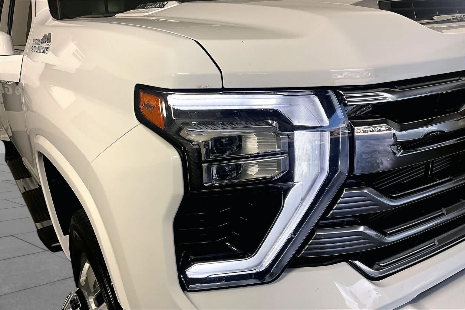 Certified 2026 Chevrolet Silverado 3500 High Country w/ High Country Premium Package AWD/4WD image 26