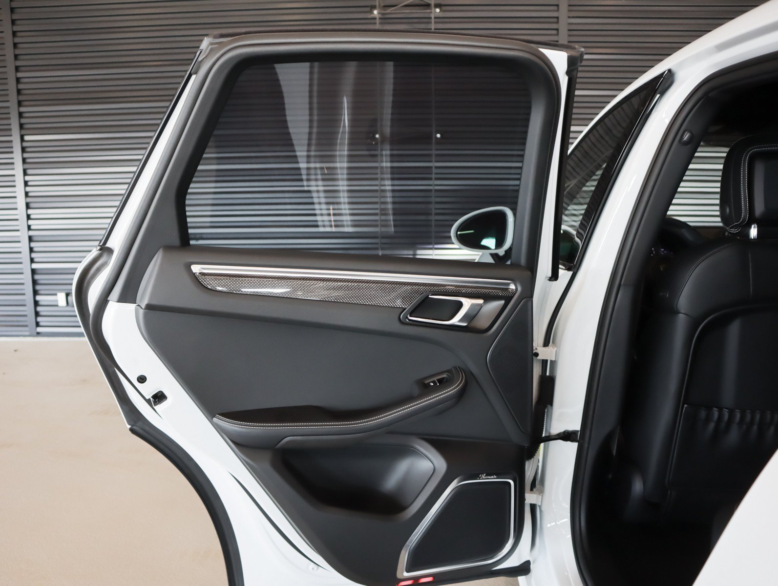 Certified 2025 Porsche Macan GTS AWD/4WD image 20
