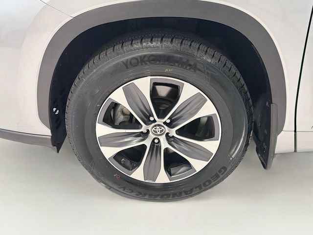 Certified 2024 Toyota Highlander XLE AWD/4WD image 24