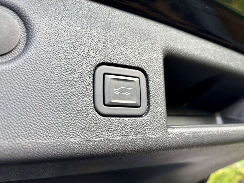 Used 2023 Chevrolet Equinox LT image 18