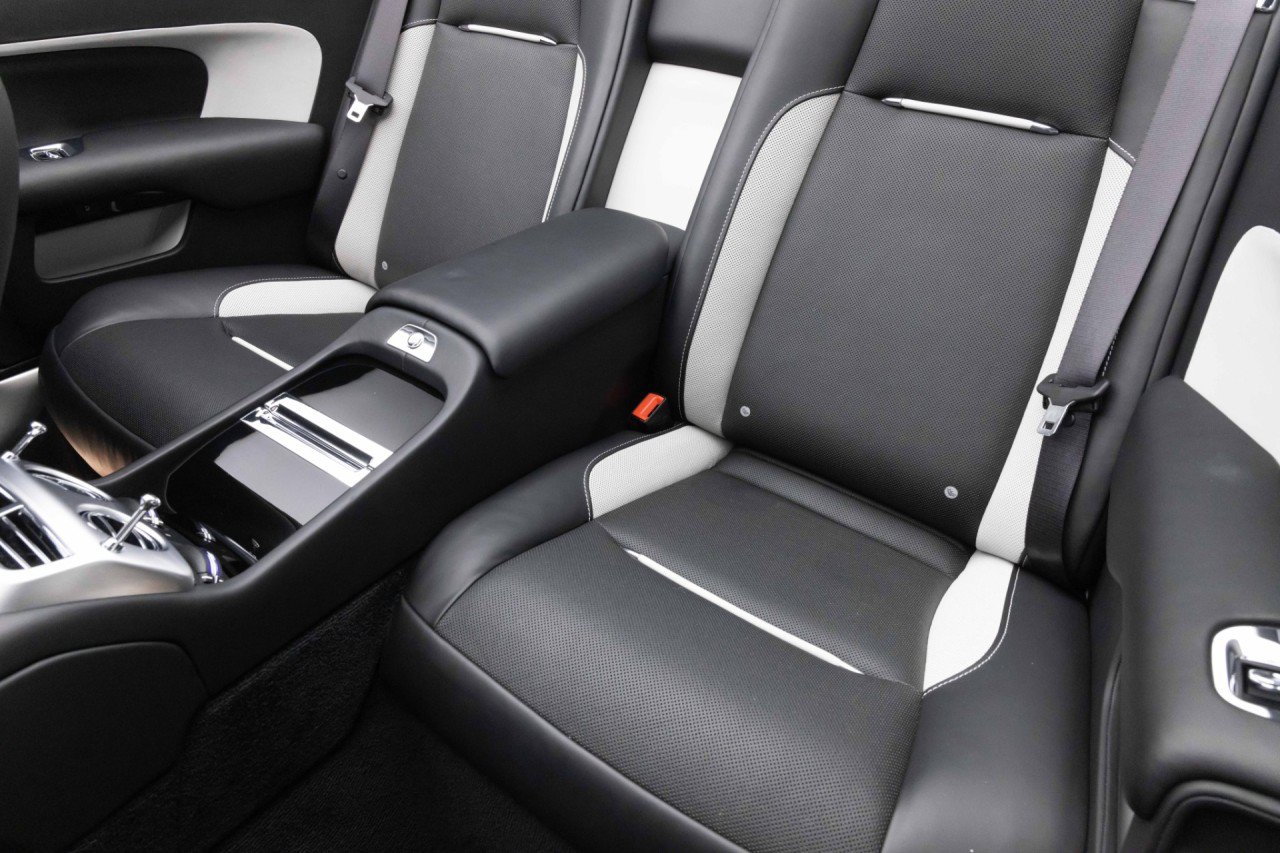 Used 2019 Rolls-Royce Dawn RWD image 40
