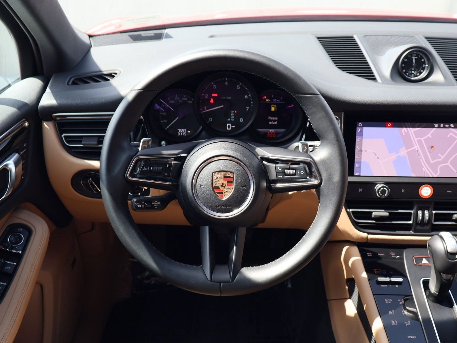 Certified 2025 Porsche Macan image 15