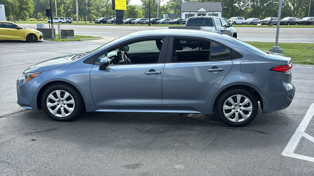 Used 2024 Toyota Corolla LE FWD image 3