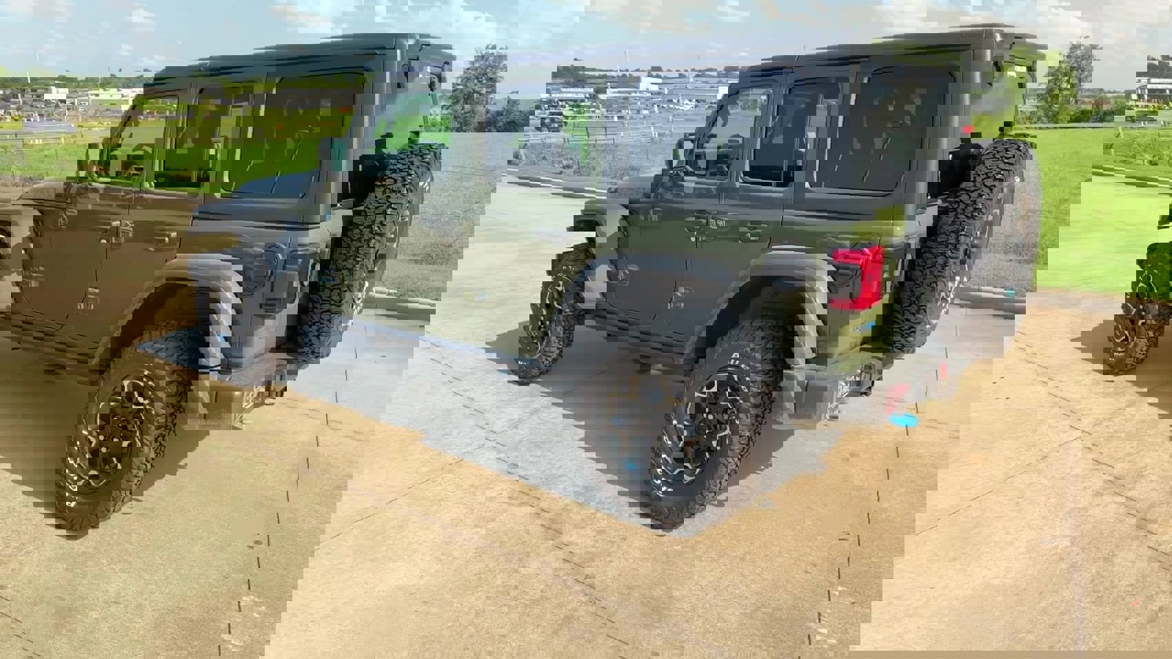 New 2023 Jeep Wrangler Unlimited Rubicon 4xe w/ Cold Weather Group image 6