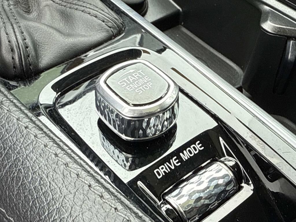 Used 2019 Volvo XC90 T6 Momentum w/ Advanced Package image 8