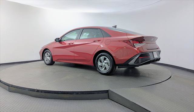 Used 2025 Hyundai Elantra SE FWD image 6