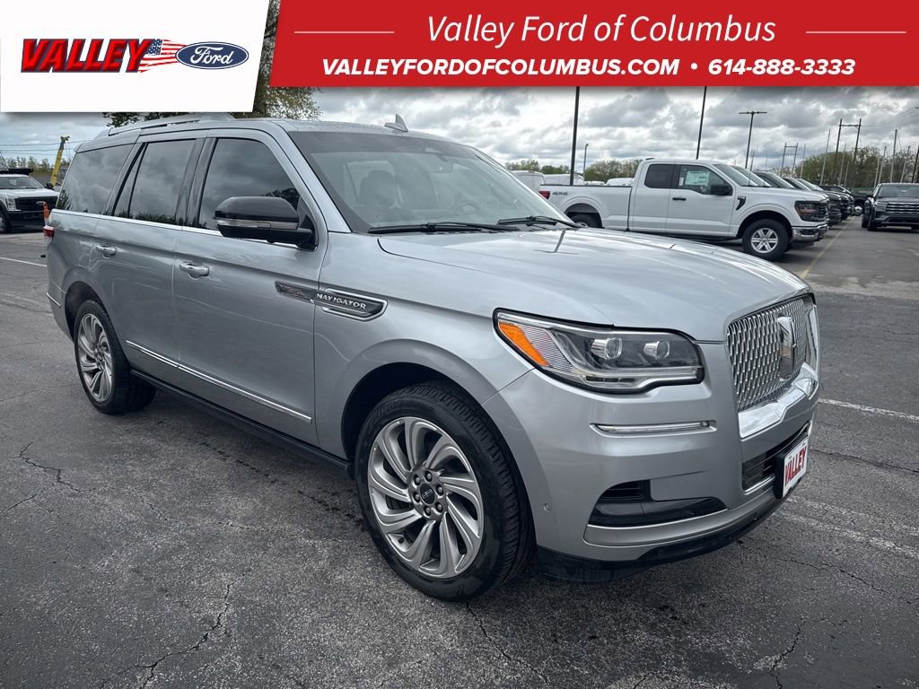 Used 2022 Lincoln Navigator Reserve AWD/4WD image 1